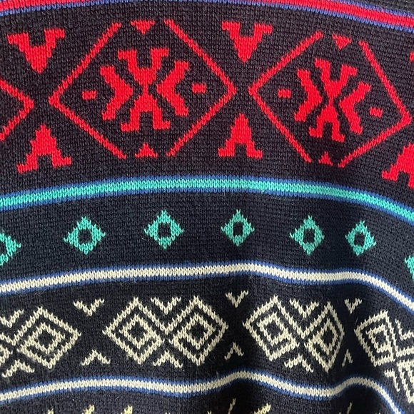 Vintage Wool Blend Sweater – Navy & Red Geometric Knit, 90s Cozy Classic - Picture 6 of 6